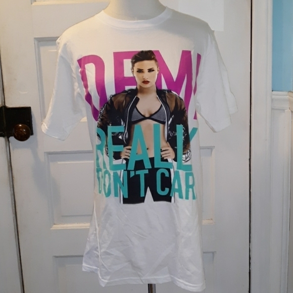 New 2014 dead stock Demi World Tour medium shirt - Picture 1 of 4